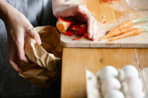 Cut Down Your Kitchen Waste With Reusable Storage Bags